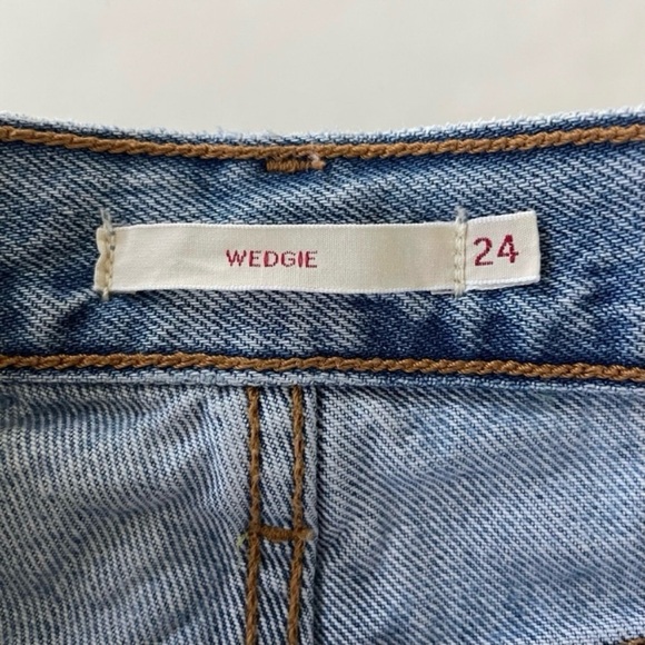 Levi’s Premium Wedgie Cotton Button Fly High Rise Distressed Jeans - Picture 7 of 12